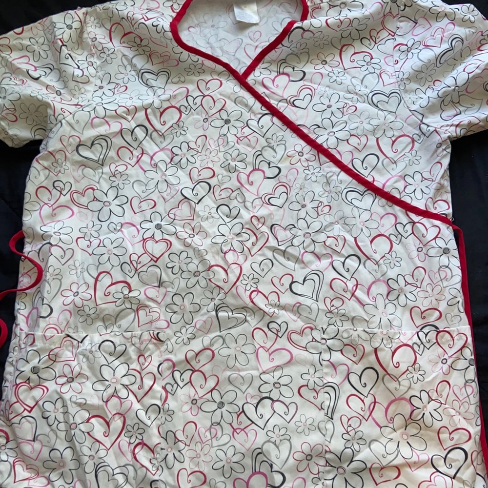 Hearts scrub top